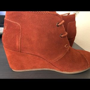 Toms Rust Colored Desert Suede Boot